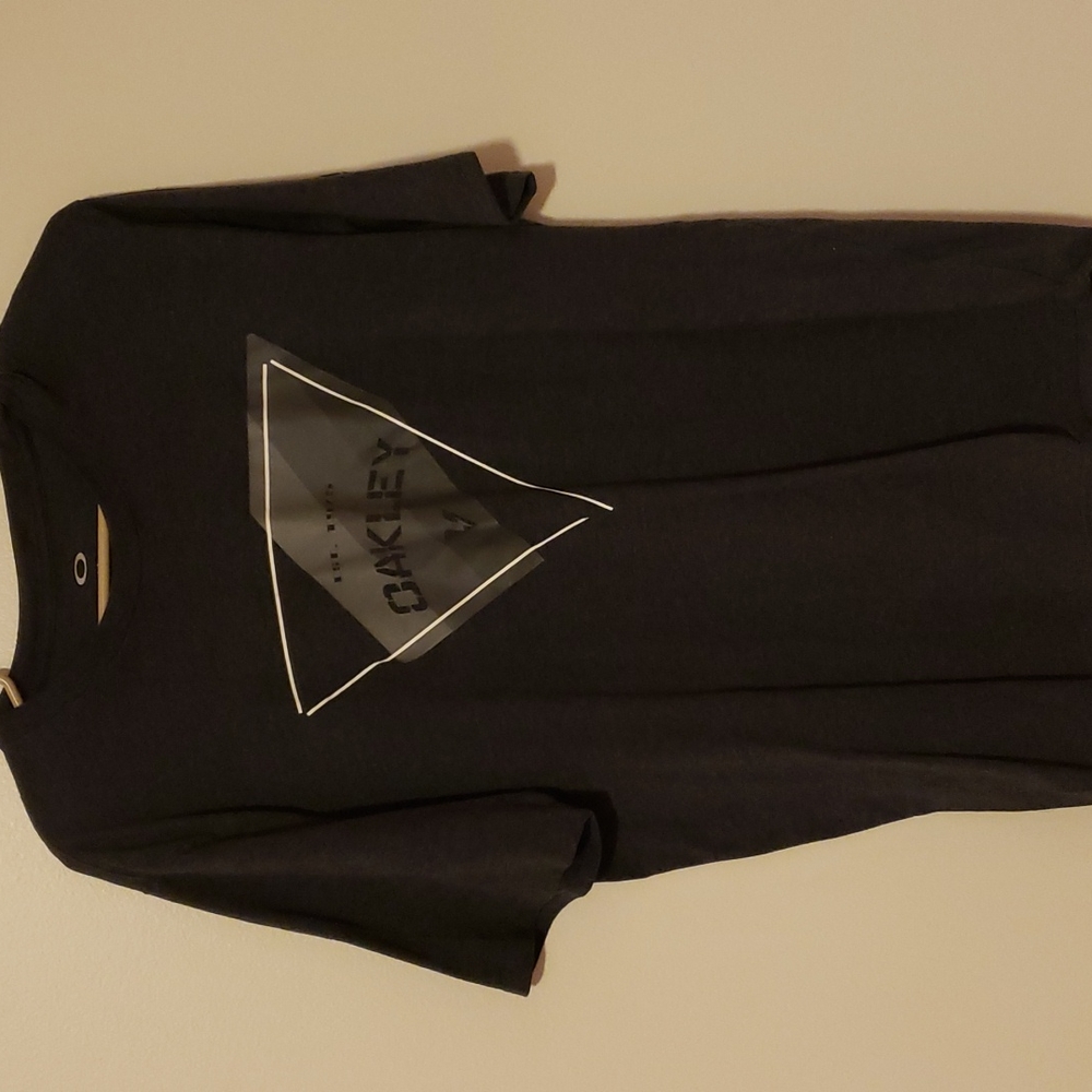 Oakley mens large t shirt